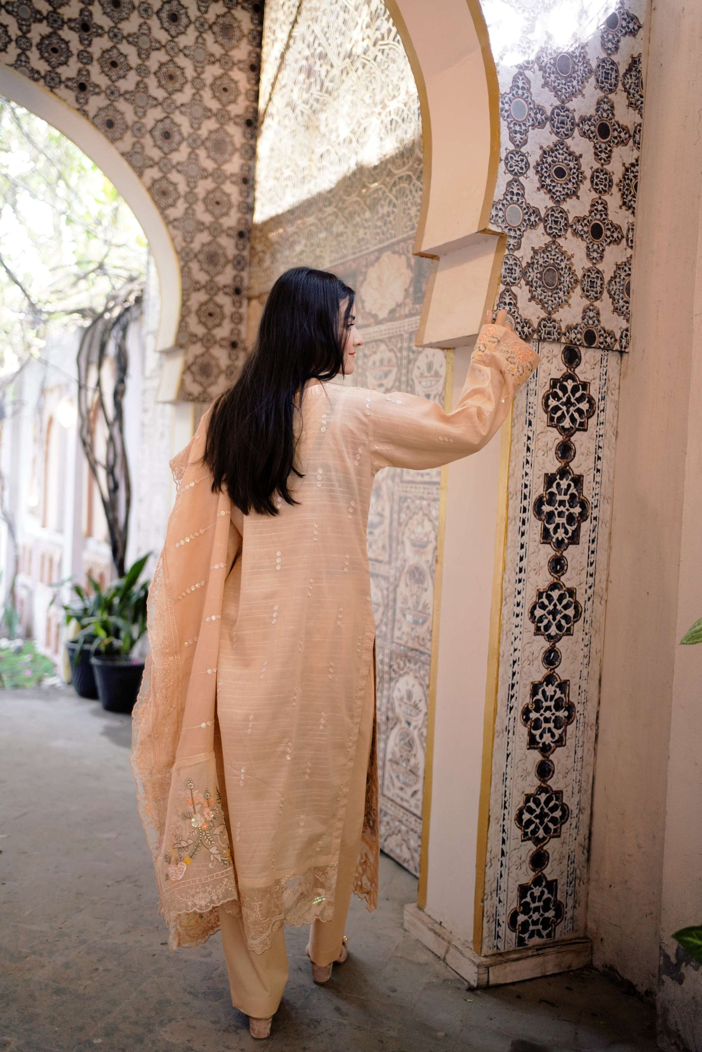 Mehr – Peach Embroidered Lawn Three-Piece Suit