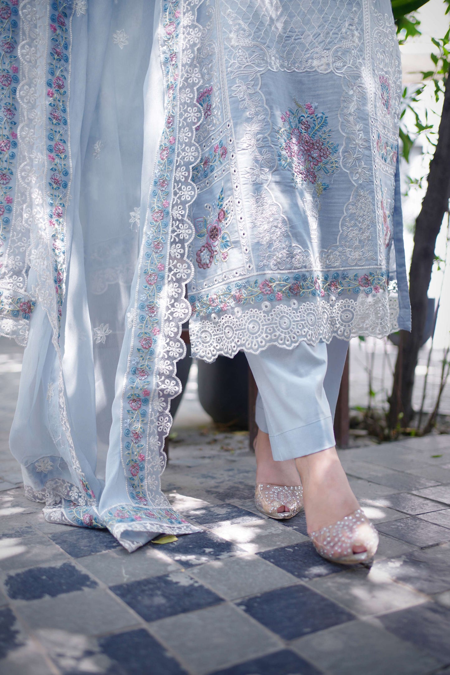 Sehr – Powder Blue Embroidered Lawn Three-Piece Suit