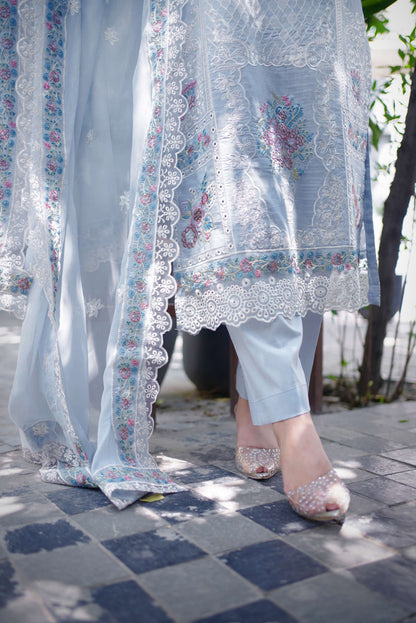 Sehr – Powder Blue Embroidered Lawn Three-Piece Suit