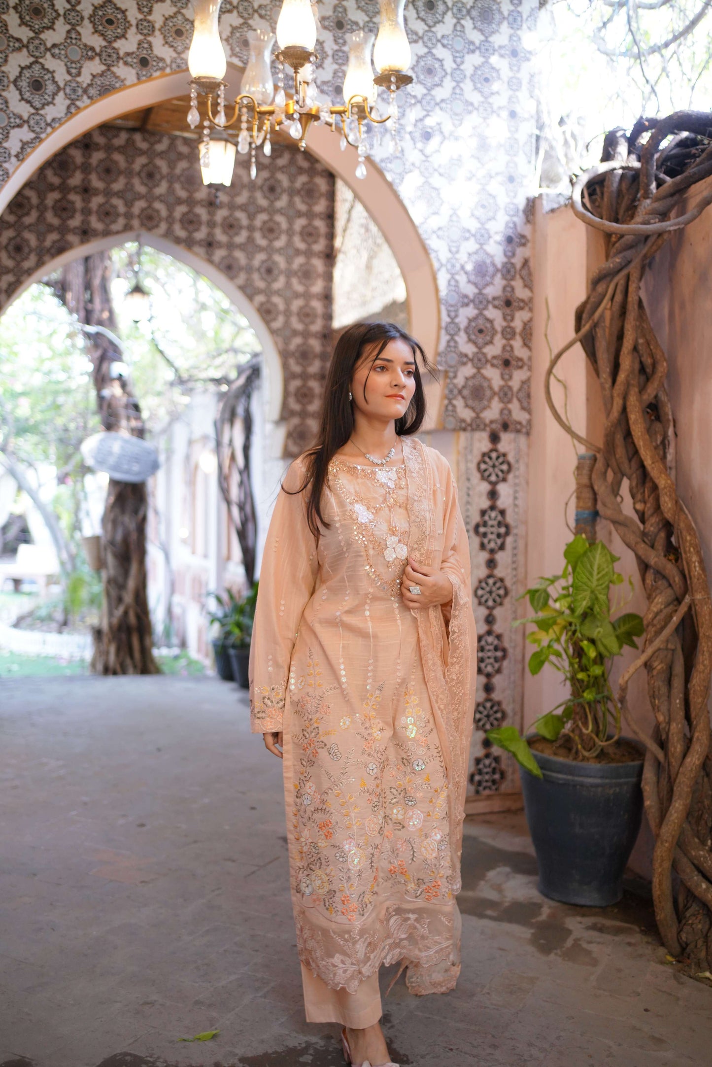 Mehr – Peach Embroidered Lawn Three-Piece Suit