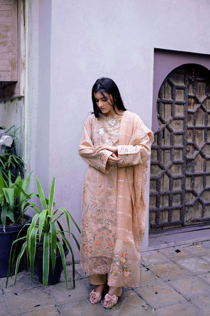 Mehr – Peach Embroidered Lawn Three-Piece Suit