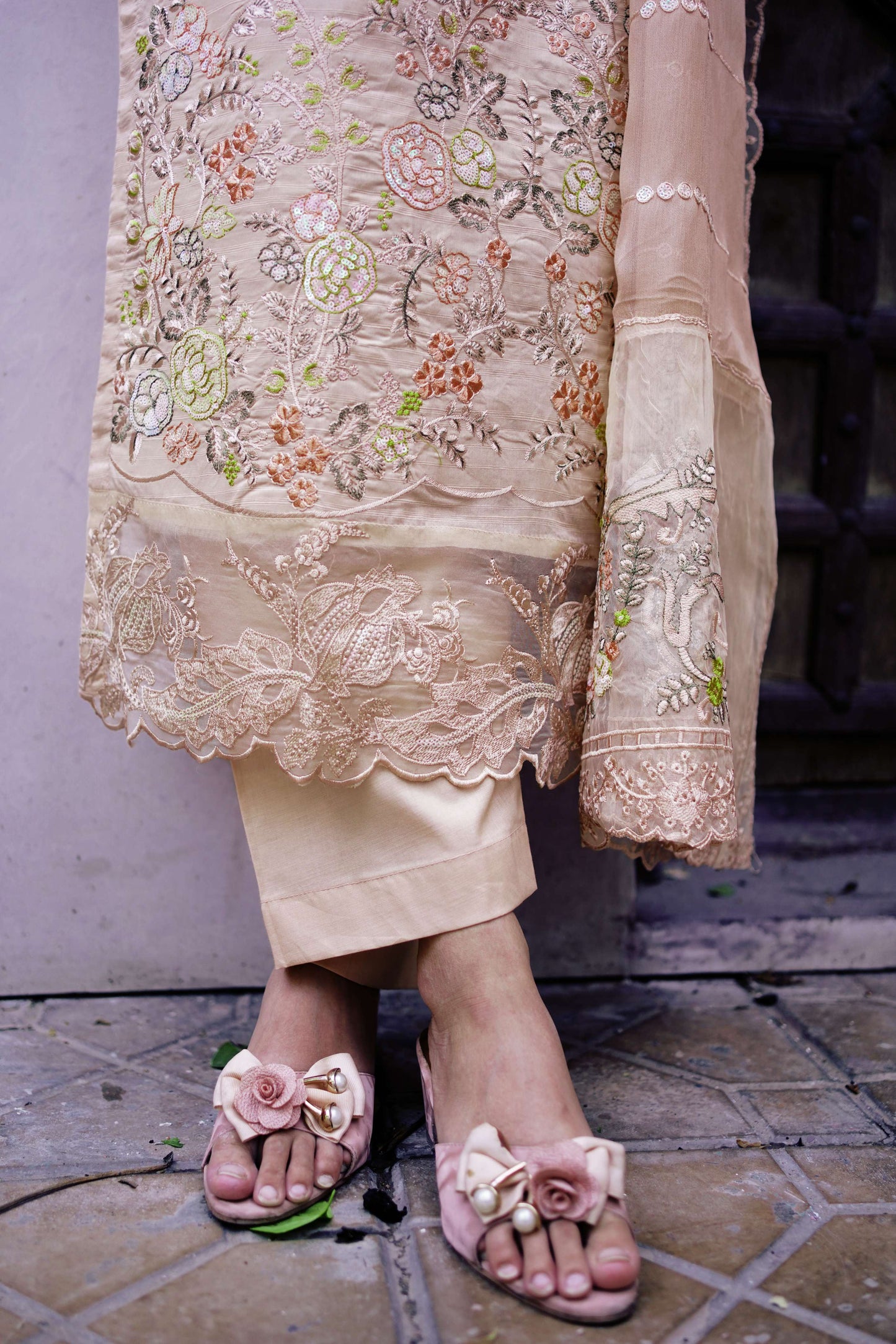 Mehr – Peach Embroidered Lawn Three-Piece Suit
