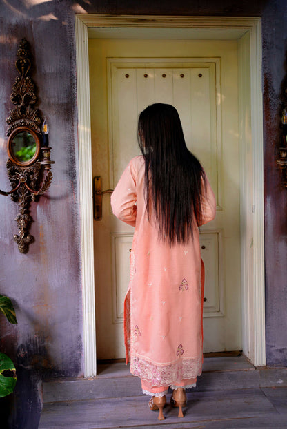 Gulfaam – Peach Embroidered Lawn Three-Piece Suit